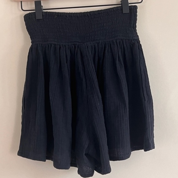 Anaak Samode Smocked Shorts Black - Picture 6 of 7